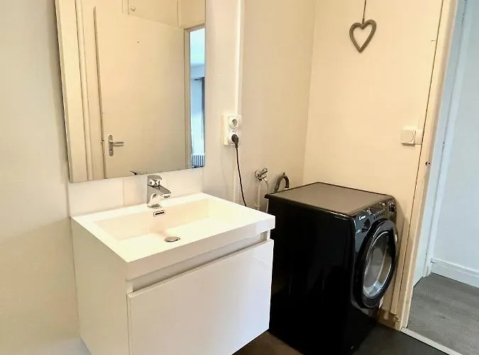 Giansar Yourhosthelper *